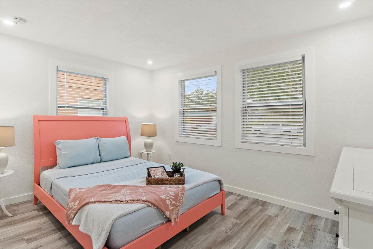 Quaint Gulfport Beach Bungalow St. Petersburg Luaran gambar